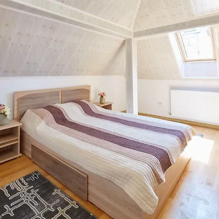 Two Bedroom By Squashtech - 1 Apartament *