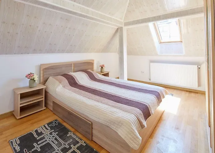 Two Bedroom By Squashtech - 1 Apartament *